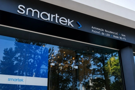 Smartek define automação do estúdio com integração de iluminação e climatização