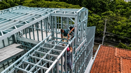 Steel Frame amplia espaço no mercado imobiliário com obras mais rápidas e menor desperdício