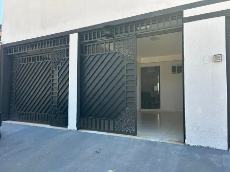 Sobrado Residencial e Comercial no Setor Itatiaia