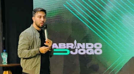 Lucas Marques palestra para mais de 200 corretores em São Paulo