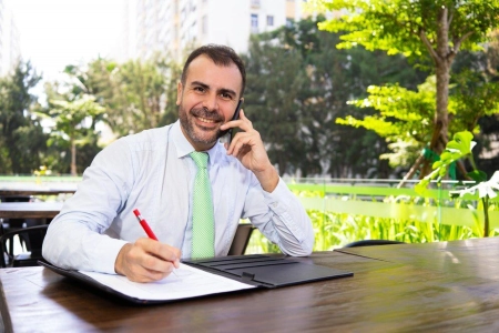 Corretores investem nas mídias sociais, mas não descartam meios tradicionais