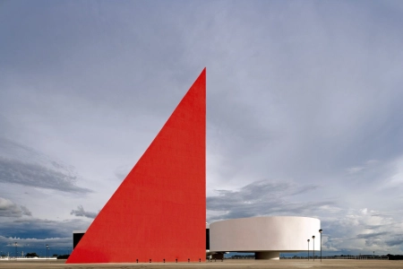 Centro cultural criado para homenagear famoso arquiteto hoje é um dos maiores cartões postais de Goiânia