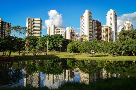 Lago das rosas: Primeiro parque da capital é um dos principais pontos de referência para investimentos imobiliários