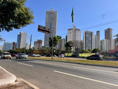 Obras para alargamento da Av. Jamel Cecílio avançam com objetivo de reduzir congestionamentos