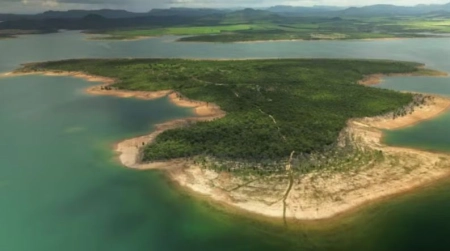 Ilha à venda em Goiás por R$ 50 milhões oferece potencial para resorts, parques e loteamentos