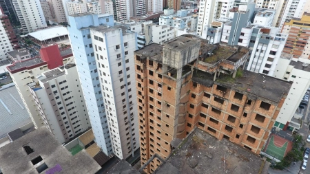 Imóveis abandonados desafiam planejamento urbano em Goiânia