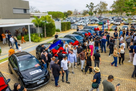 FGR celebra sucesso de vendas do Jardins Grécia presenteando dez corretores e gerentes com carros zero quilômetro