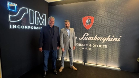 Sim apresenta spoilers do Tonino Lamborghini em último Avant-Premiére antes do meeting