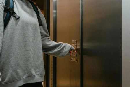 Câmara de Deputados aprova fim da distinção entre elevador social e de serviço em prédios residenciais e comerciais