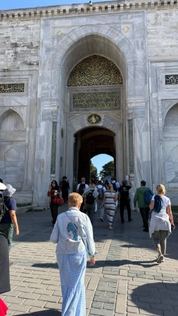 Felipe Furtado conhece primeiro ponto turístico em Istambul, o Palácio Topkapi