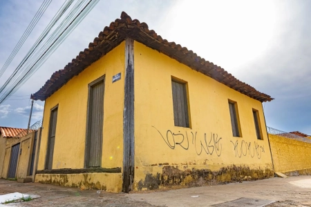 Construída por um alemão e mais velha que Goiânia, conheça a casa amarela no Setor Campinas
