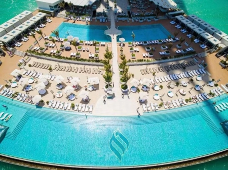 Conheça o hotel de luxo em Dubai que hospedava famosos antes da guerra