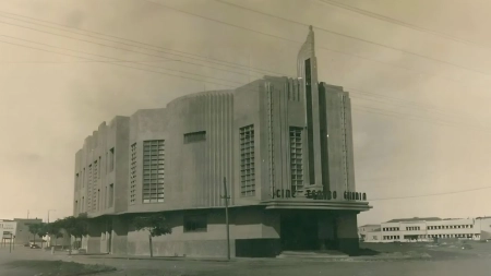 O teatro que abriu as cortinas da nova capital