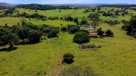 Fazenda em Araçu