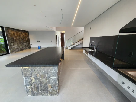 Sobrado Jardins Capri
