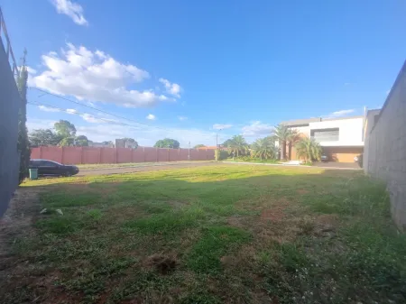 Terreno no Condomínio Village Trindade