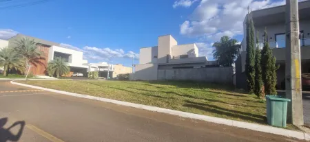 Terreno no Condomínio Village Trindade