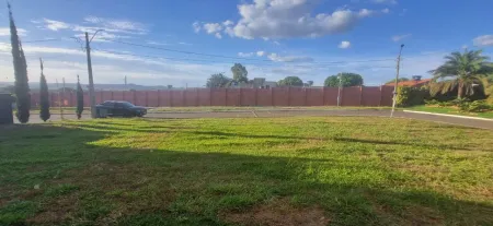 Terreno no Condomínio Village Trindade