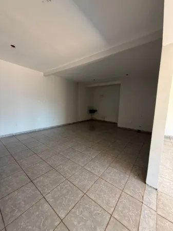 Sala Comercial Residencial Antônio Carlos Pires