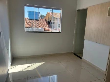 Sobrado Residencial e Comercial no Setor Itatiaia