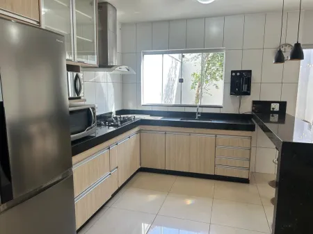 Sobrado Residencial e Comercial no Setor Itatiaia