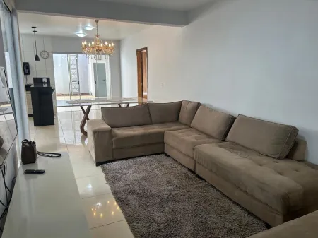 Sobrado Residencial e Comercial no Setor Itatiaia