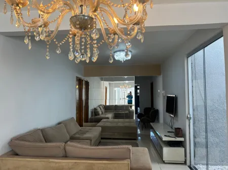 Sobrado Residencial e Comercial no Setor Itatiaia