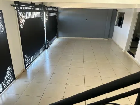 Sobrado Residencial e Comercial no Setor Itatiaia