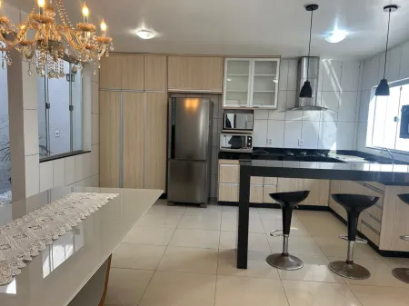 Sobrado Residencial e Comercial no Setor Itatiaia