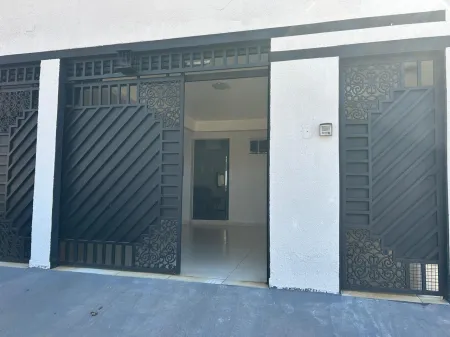 Sobrado Residencial e Comercial no Setor Itatiaia
