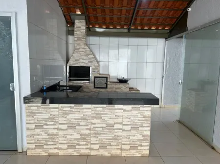 Sobrado Residencial e Comercial no Setor Itatiaia