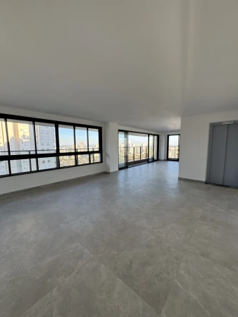 Penthouse Ares Marista