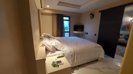 Golden Tulip Address