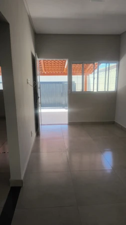 Casa de 2 Quartos com armários em Senador Canedo