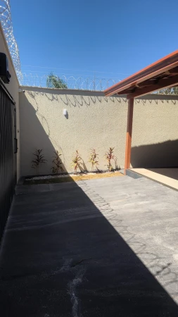 Casa de 2 Quartos com armários em Senador Canedo