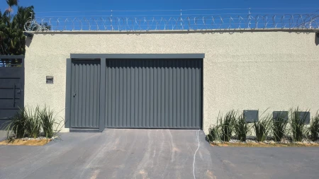 Casa de 2 Quartos com armários em Senador Canedo