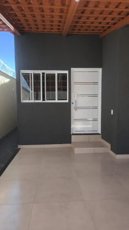 Casa de 2 Quartos com armários em Senador Canedo