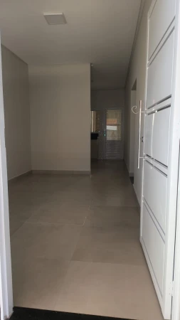 Casa de 2 Quartos com armários em Senador Canedo