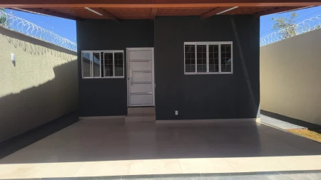 Casa de 2 Quartos com armários em Senador Canedo