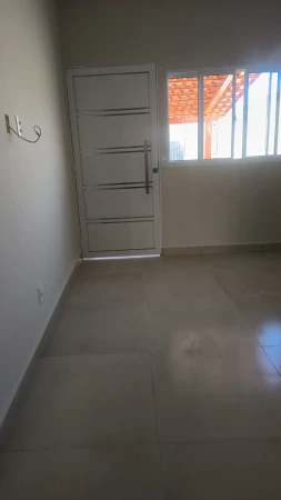 Casa de 2 Quartos com armários em Senador Canedo