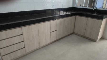 Casa de 2 Quartos com armários em Senador Canedo