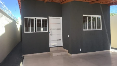 Casa de 2 Quartos com armários em Senador Canedo