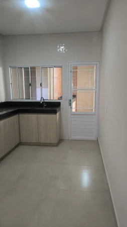 Casa de 2 Quartos com armários em Senador Canedo