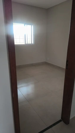 Casa de 2 Quartos com armários em Senador Canedo