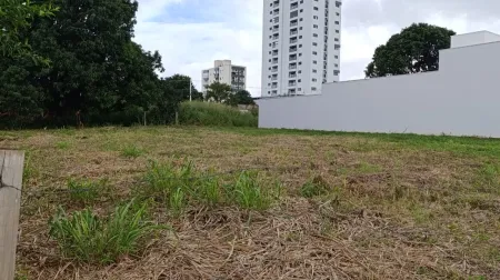 Lote no Setor Vila Rosa