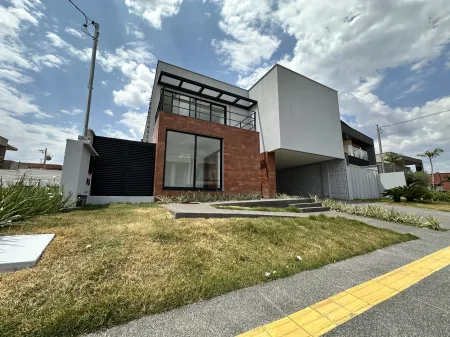 Sobrado Jardins Bolonha