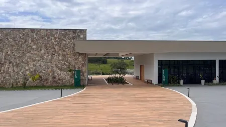 Lote Vinhas Flamboyant