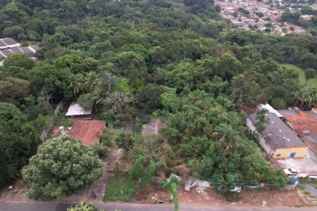 Área na Vila Maria Luiza