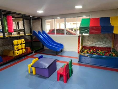 Moment Living Square