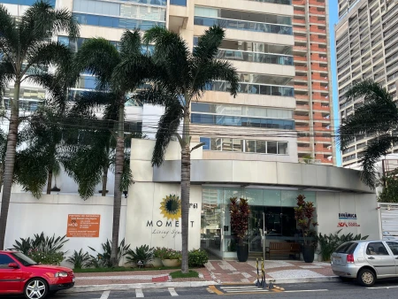 Moment Living Square